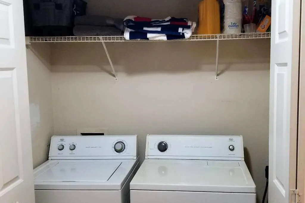 Bright And Spacious 1Bed 1Bath Condo Clearwater